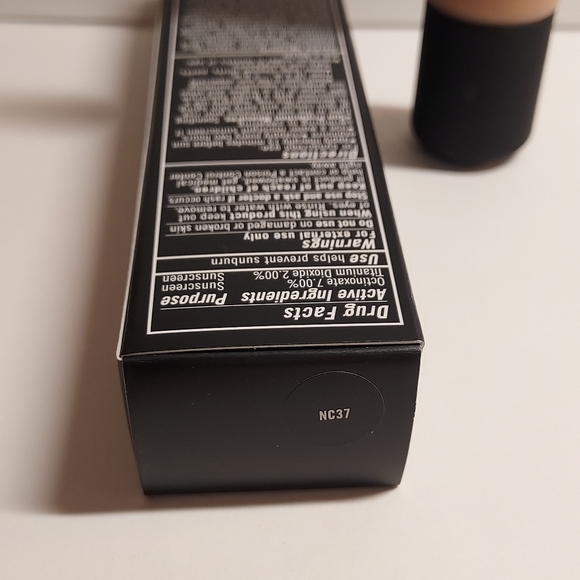 MAC Studio Sculpt SPF 15 Foundation *NC37* / 1 oz / New in box - Picture 4 of 5